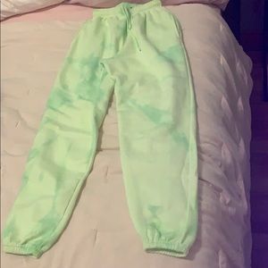 Super cute green tie die sweats